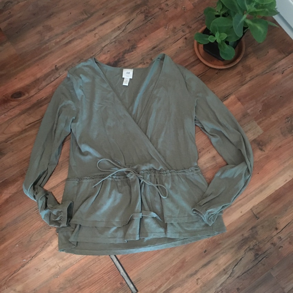 H&M Top. Semi Cropped. Size XS